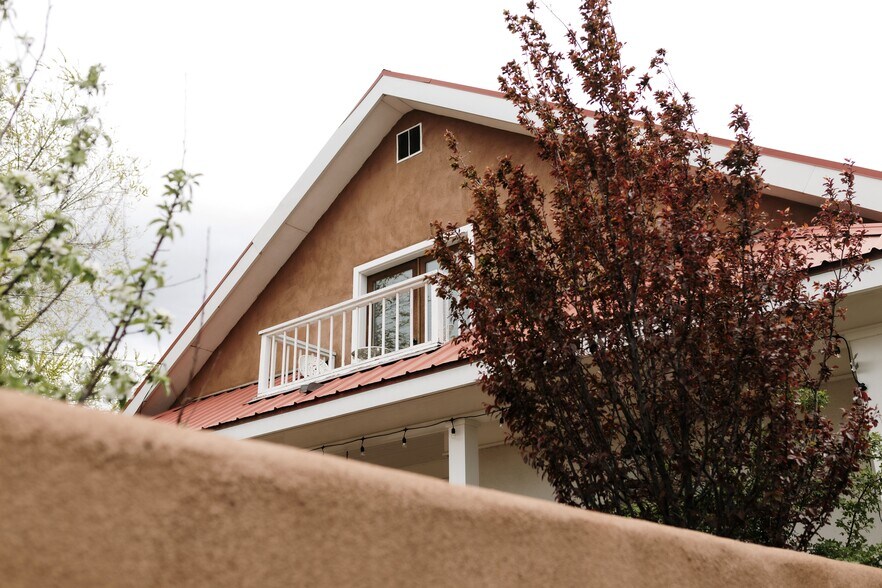 More Photos Of 220 W Manhattan Ave, Santa Fe Hotel For Sale