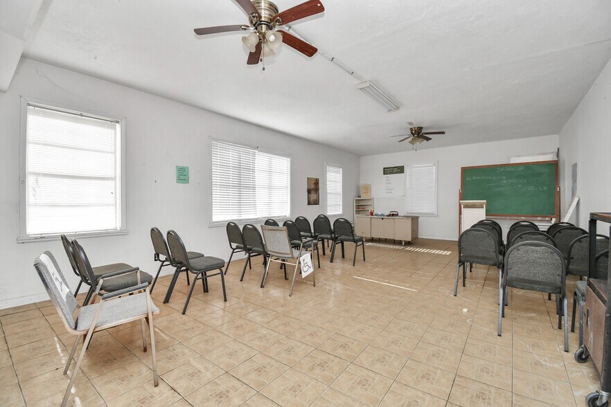 More Photos Of 2728 Kentucky St, Baytown Religious Facility For Sale