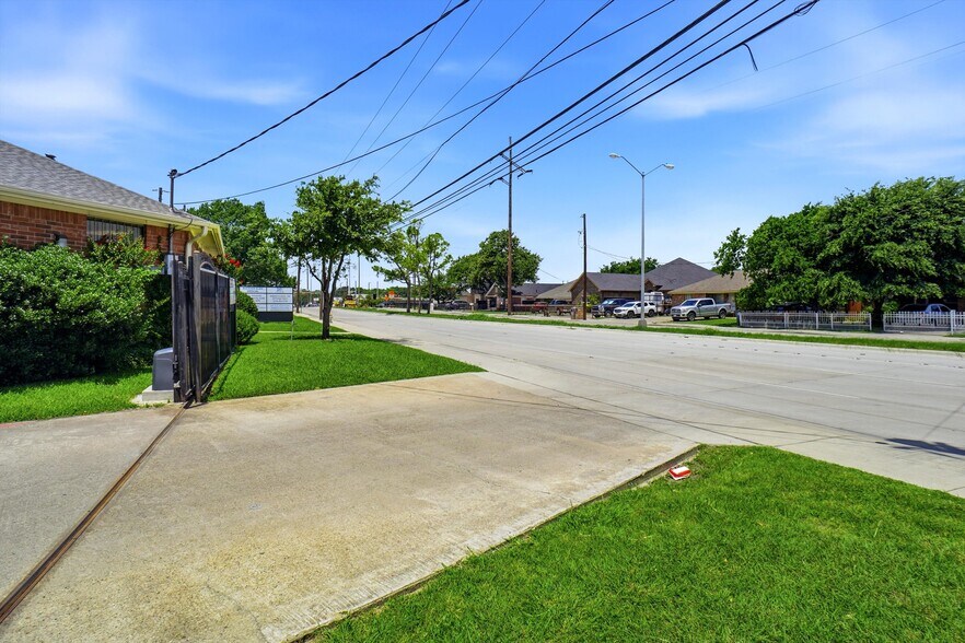 More Photos Of 8202 Elam Rd, Dallas Medical For Lease