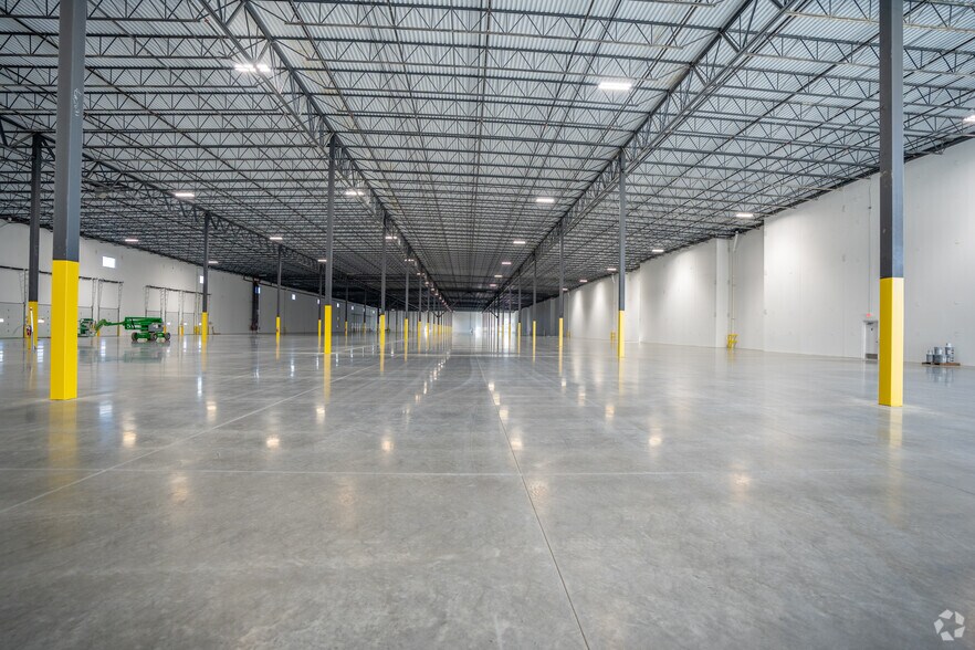 More Photos Of 20220 Fenside Crossing, Westfield Distribution For Lease