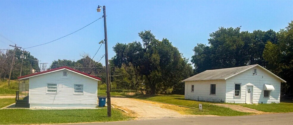More Photos Of 116 S Skinner Ave, Drumright Storefront Retail Office For Sale