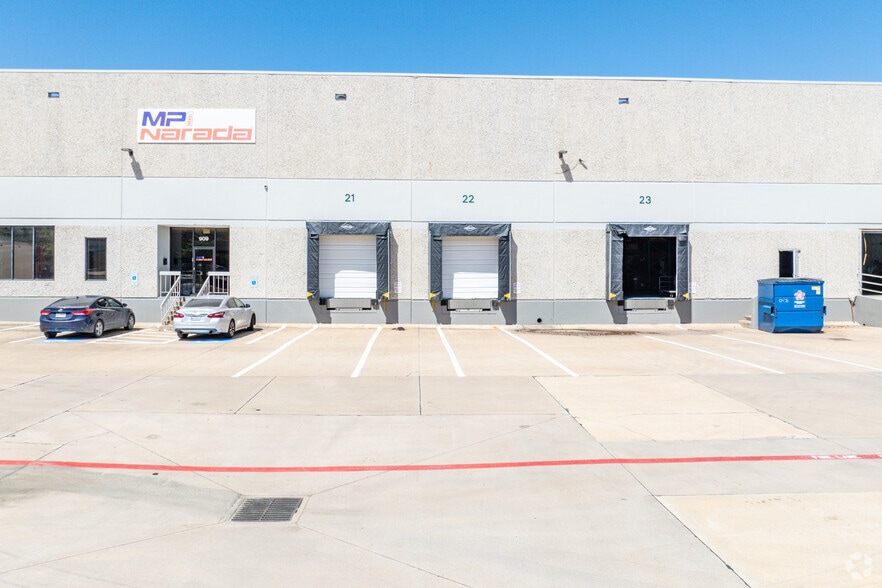 More Photos Of 901-915 Avenue S, Grand Prairie Distribution For Lease