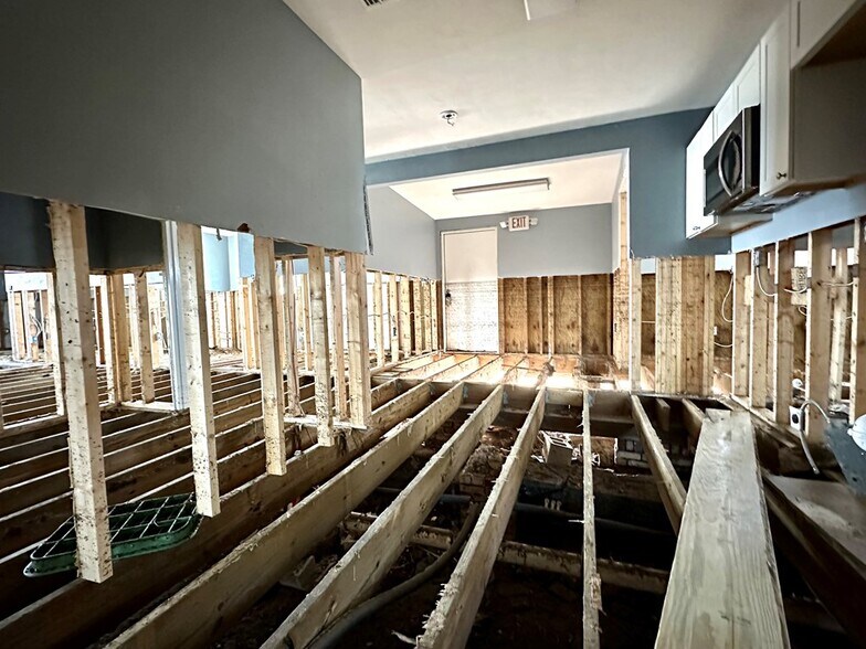 More Photos Of 490 2nd St, Cedar Key Office For Sale