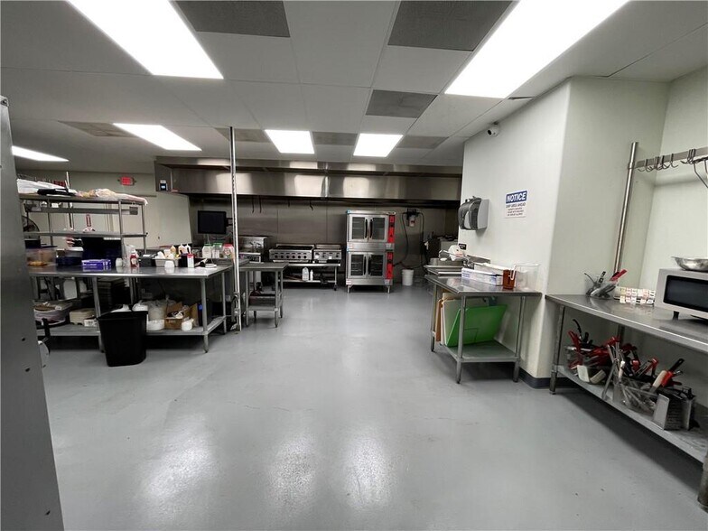 More Photos Of 1002 Victoria, Refugio Restaurant For Sale