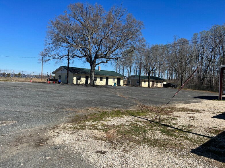 More Photos Of 1625 N US Highway 29, Salisbury Flex For Sale