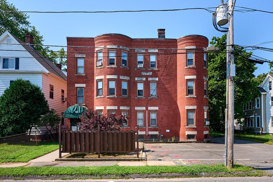 More Photos Of 18 Orchard St, Northampton Apartments For Sale
