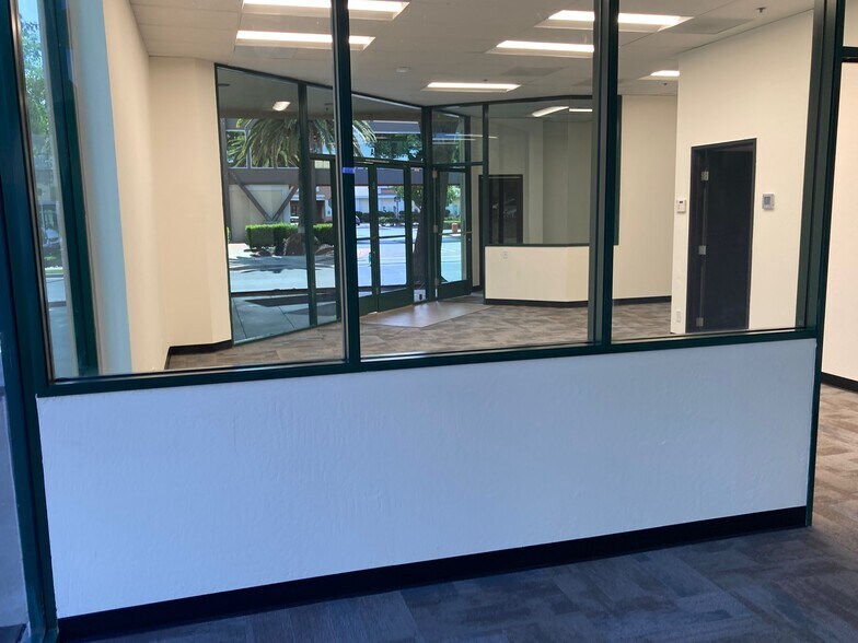 More Photos Of 700 Harvest Park Dr, Brentwood Warehouse For Lease