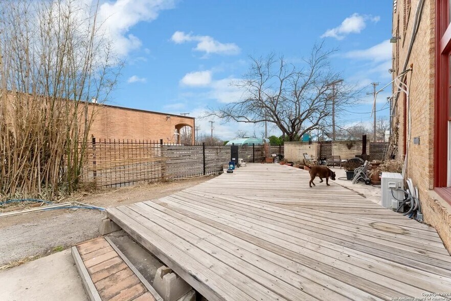 More Photos Of 2323 Buena Vista St, San Antonio Freestanding For Sale