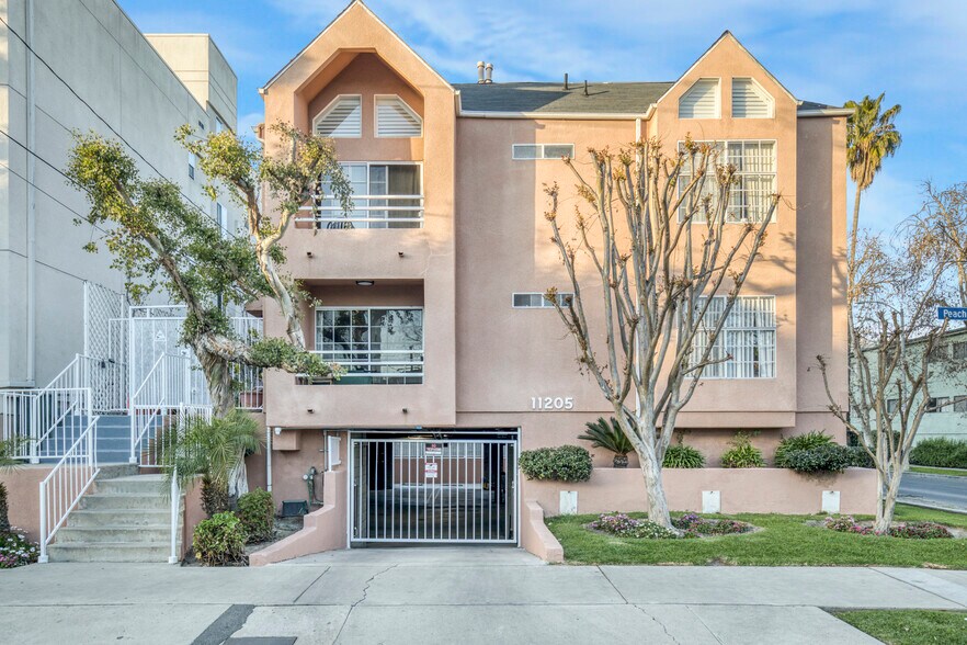 Primary Photo Of 11205 Peachgrove St, North Hollywood Apartments For Sale