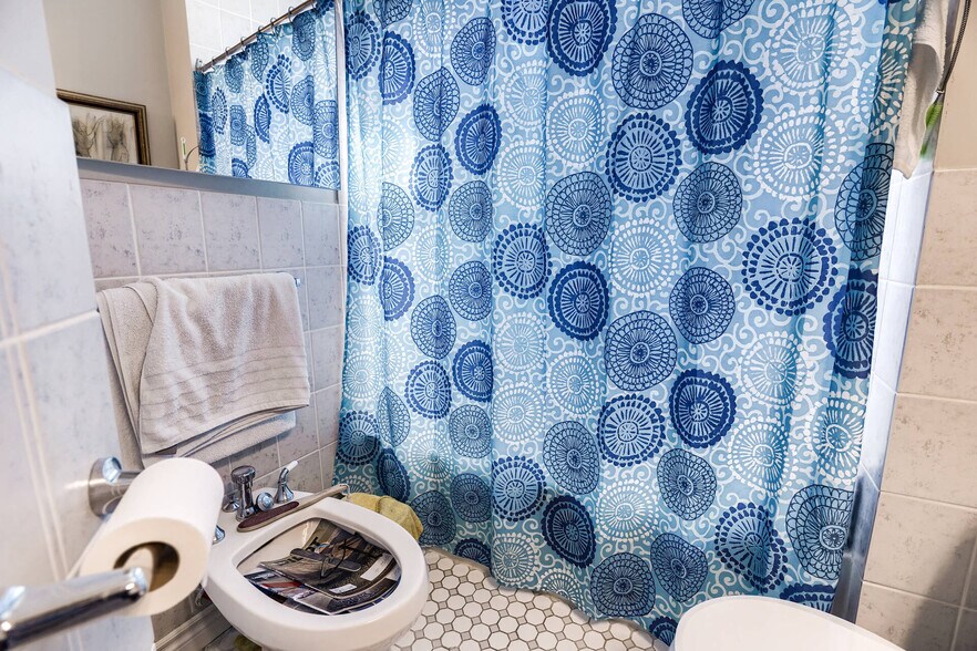 More Photos Of 4 Oriole Gdns, Toronto Apartments For Sale