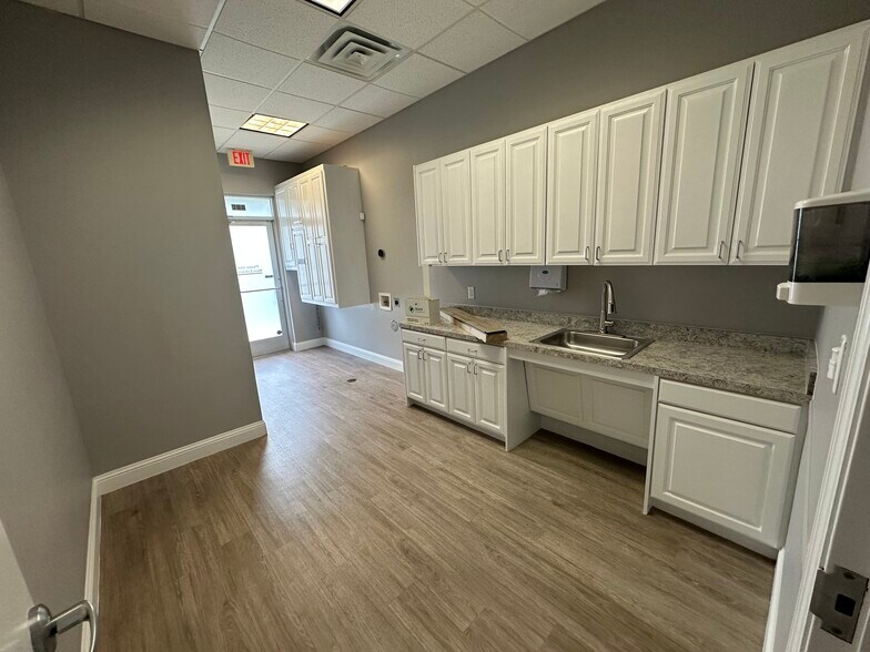 More Photos Of 4100 Fairway Dr, Carrollton Medical For Sale