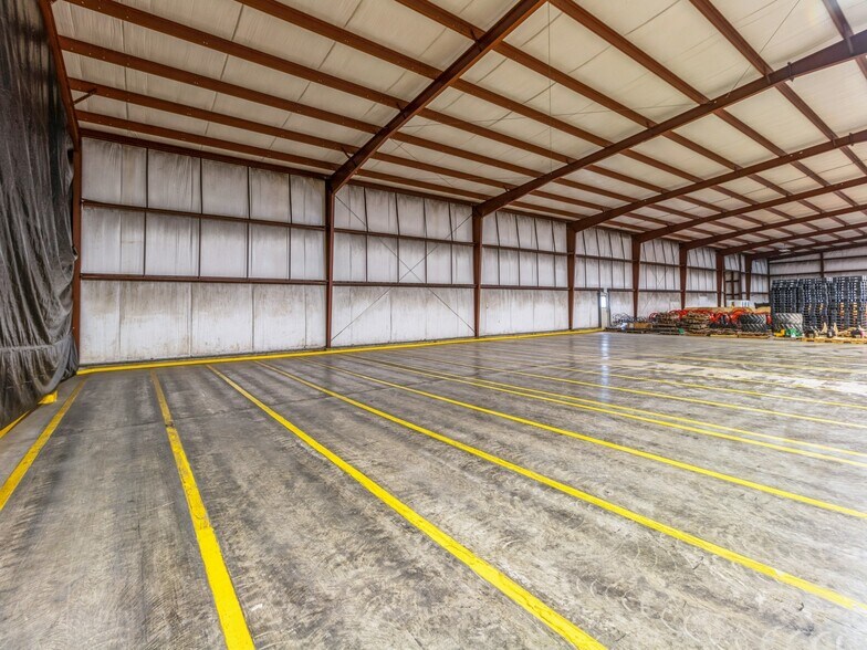 More Photos Of 11261 US Highway 69, Story City Warehouse For Lease