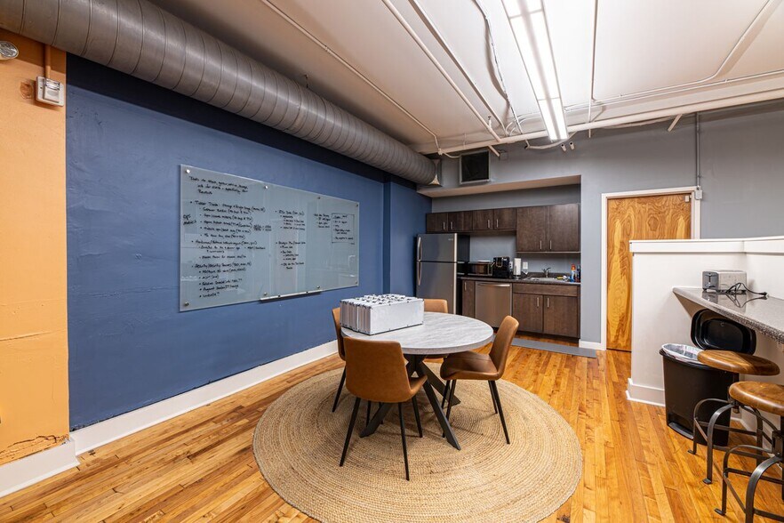 More Photos Of 16 Emory Pl, Knoxville Office Residential For Sale