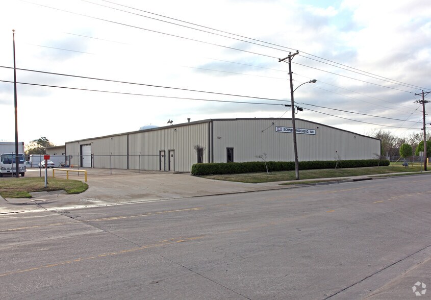 More Photos Of 324 N Nursery Rd, Irving Warehouse For Lease