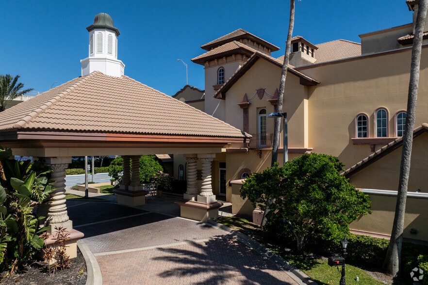 More Photos Of 861 Ballough Rd, Daytona Beach Restaurant For Lease