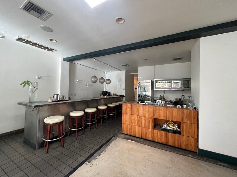 More Photos Of 3221 Pico Blvd, Santa Monica Storefront For Sale