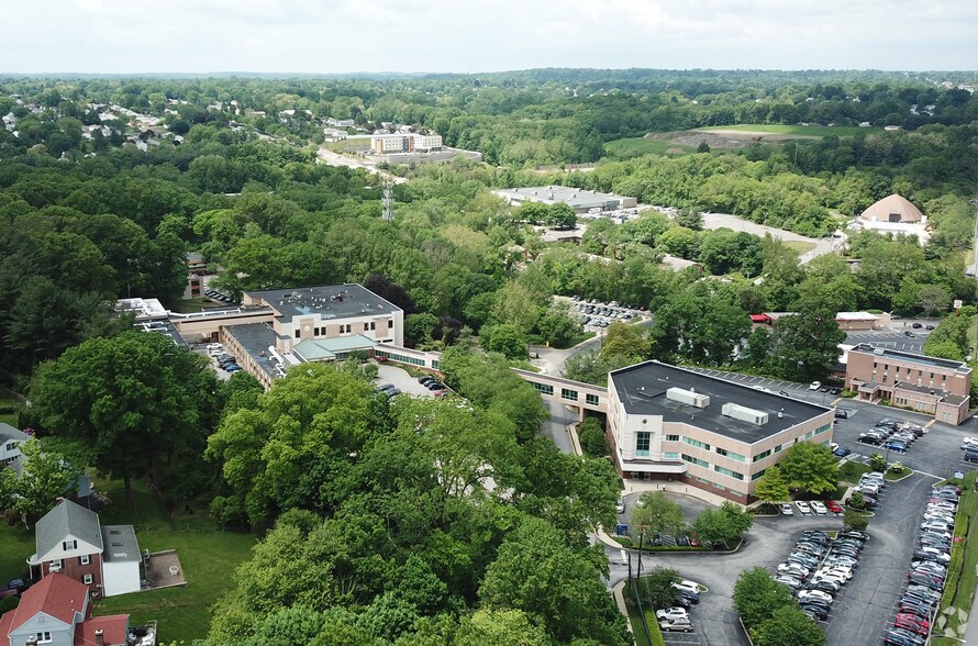 More Photos Of 2010 West Chester Pike, Havertown Medical For Lease
