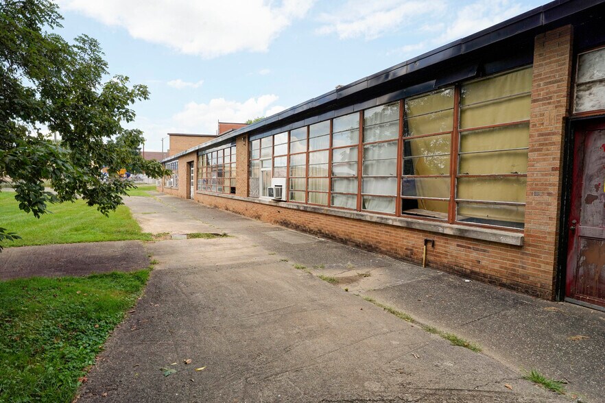 More Photos Of 302 21st St, Nitro Office Residential For Sale