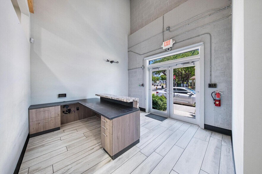 More Photos Of 3305 SW 37th Ave, Miami Office For Sale