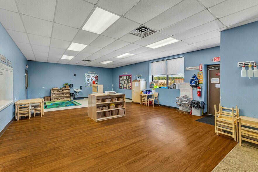 More Photos Of 941 Center Rd, Avon Freestanding For Sale