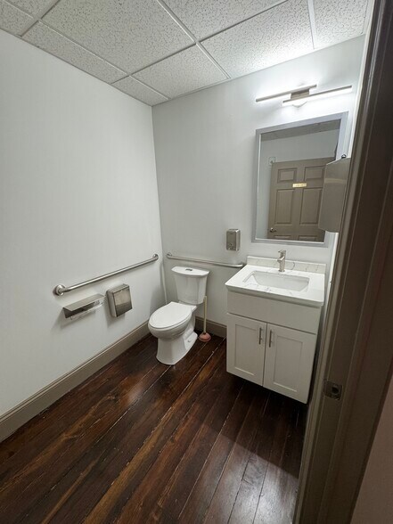 More Photos Of 220 Fayetteville St, Raleigh Office Residential For Lease