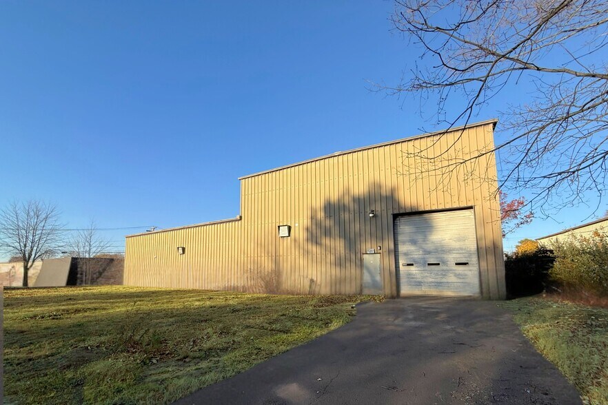 More Photos Of 167 Commerce St, East Haven Warehouse For Lease