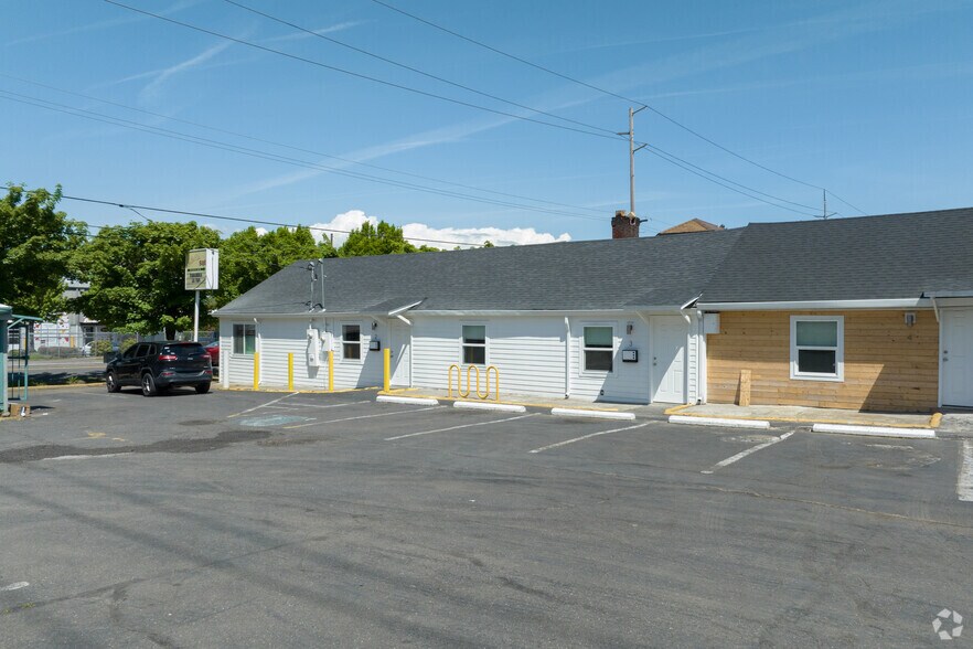 More Photos Of 11518 NE Sandy Blvd, Portland Apartments For Lease