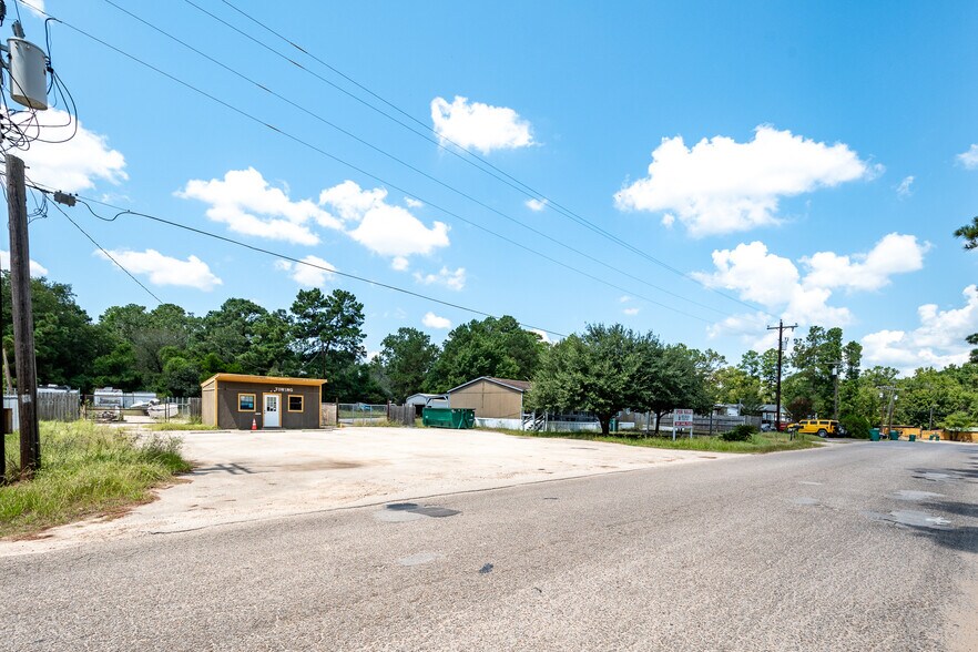 More Photos Of 123 Business Park Dr, Willis Warehouse For Sale
