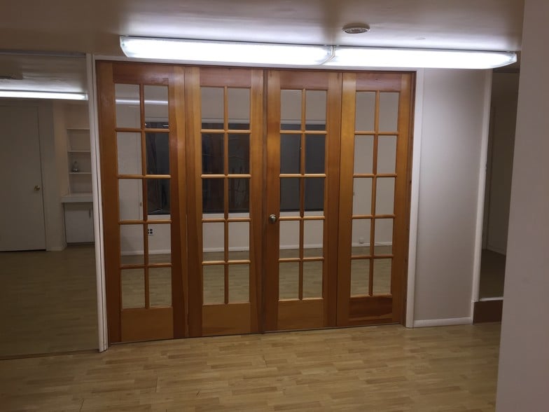 More Photos Of 62 Glen Cove Rd, Roslyn Heights Storefront Retail Office For Lease