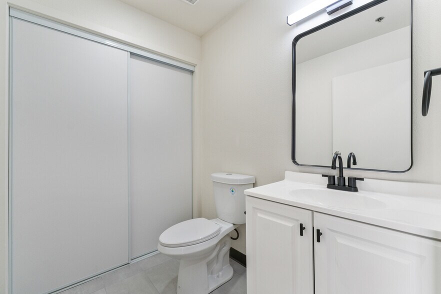 More Photos Of 2209 W 1st St, Tempe Warehouse For Sale