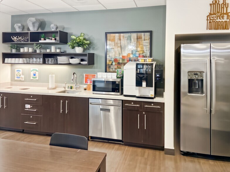 More Photos Of 21515 Hawthorne Blvd, Torrance Coworking Space