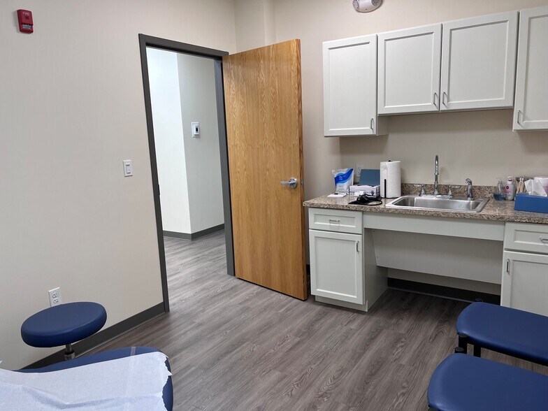 More Photos Of 120 Thomas St, Worcester Medical For Lease