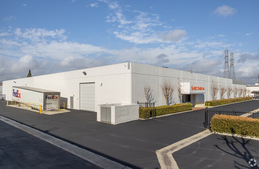 More Photos Of 16105 Gundry Ave, Paramount Manufacturing For Sale