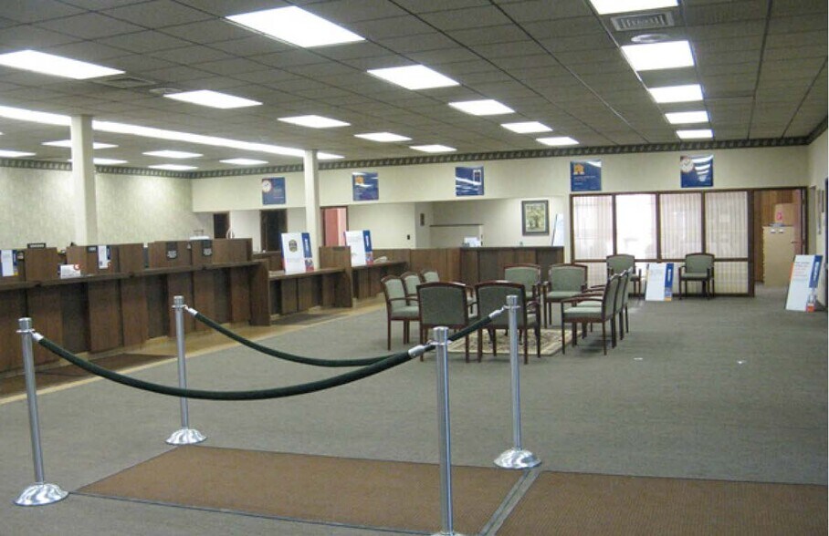 More Photos Of 300 First Ave, Rock Falls Bank For Lease