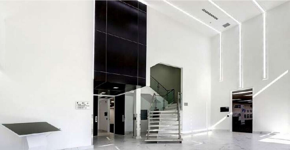 More Photos Of 320 Matheson Blvd W, Mississauga Medical For Lease