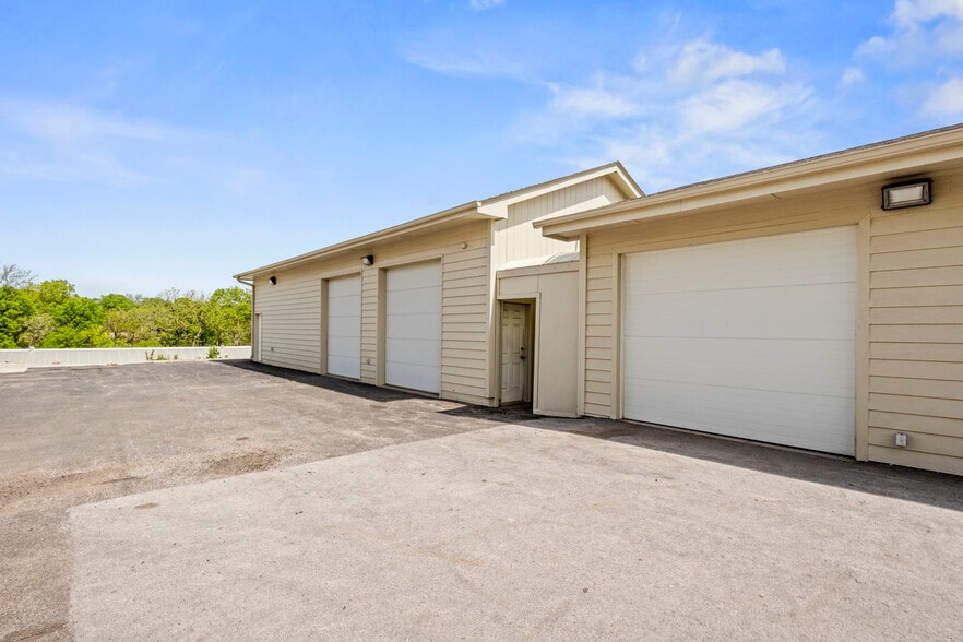 More Photos Of 1110 Applewood Dr, Papillion Warehouse For Sale