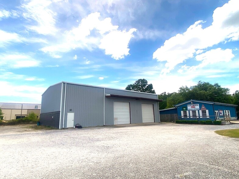 Primary Photo Of 19924 Chestnut Dr, Foley Showroom For Lease