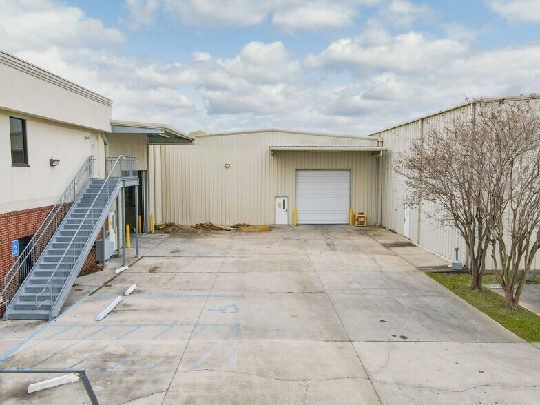 More Photos Of 205 Marcon Dr, Lafayette Manufacturing For Lease