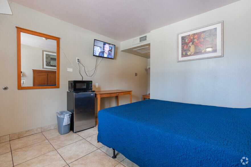 More Photos Of 2016 Old Us-31, Jeffersonville Hotel For Sale