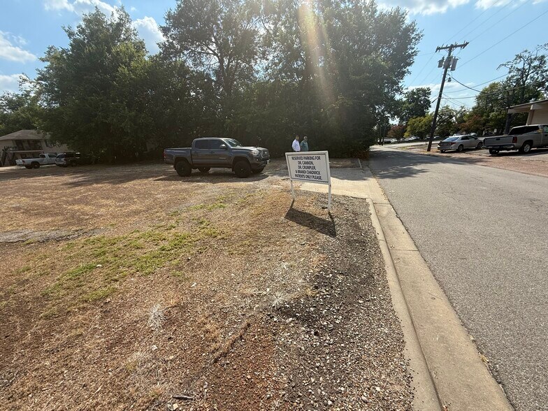 More Photos Of 170 8th St SE, Paris Office For Sale