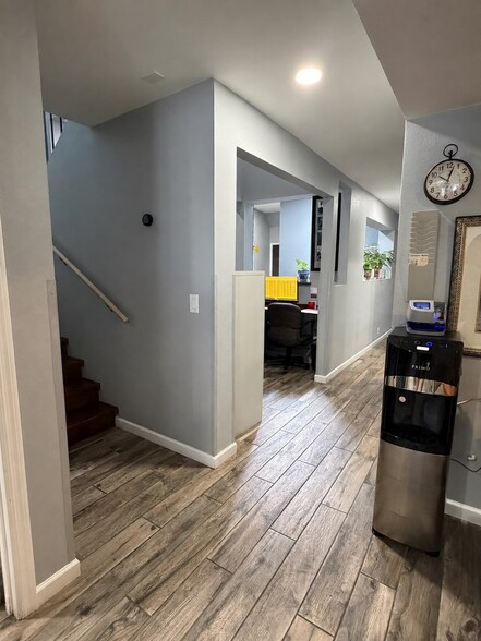 More Photos Of 7220 N 16th St, Phoenix Office For Sale