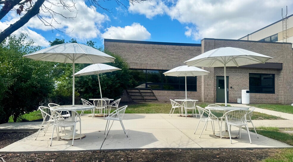 More Photos Of 4440 Hagadorn Rd, Okemos Research And Development For Lease