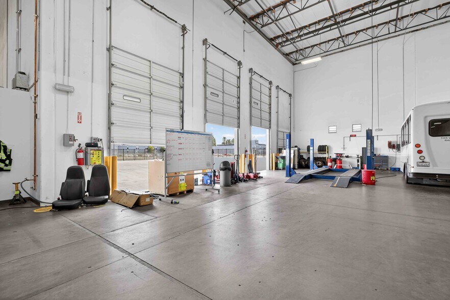 More Photos Of 9031 N Lurline Ave, Chatsworth Distribution For Lease