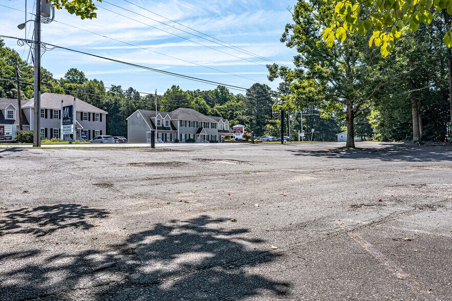 More Photos Of 279 N Main St, Kilmarnock General Retail For Sale