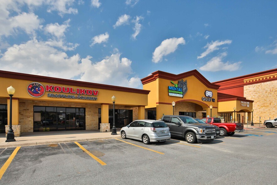 More Photos Of 1901-2001 W Trenton Rd, Edinburg Storefront For Lease