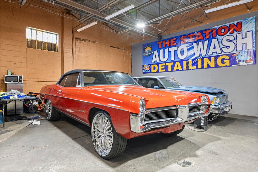 More Photos Of 8301 W Chicago, Detroit Flex For Sale