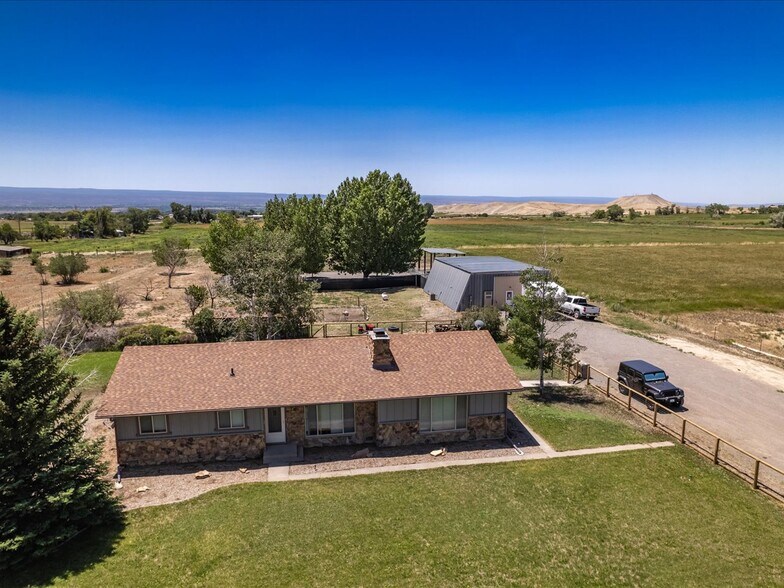 More Photos Of 13989 6900 Rd, Montrose Veterinarian Kennel For Sale