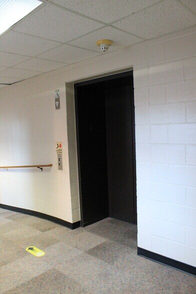 More Photos Of 401 W Poplar St, Elizabethtown Religious Facility For Sale