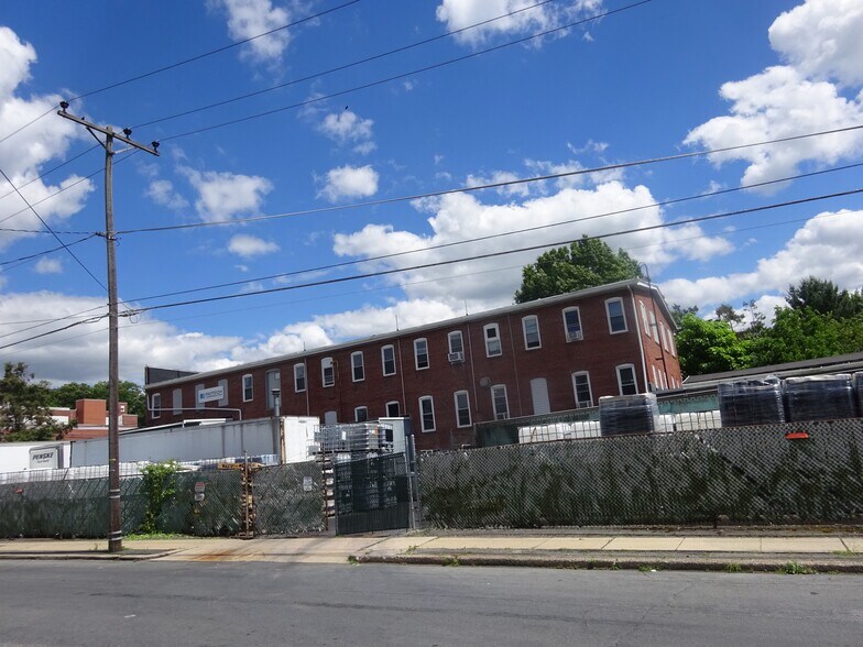 More Photos Of 3146 Marion St, Laureldale Manufacturing For Sale