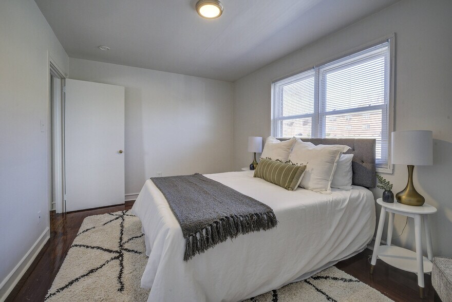 More Photos Of 132 Mesa Ln, Bristol Apartments For Sale